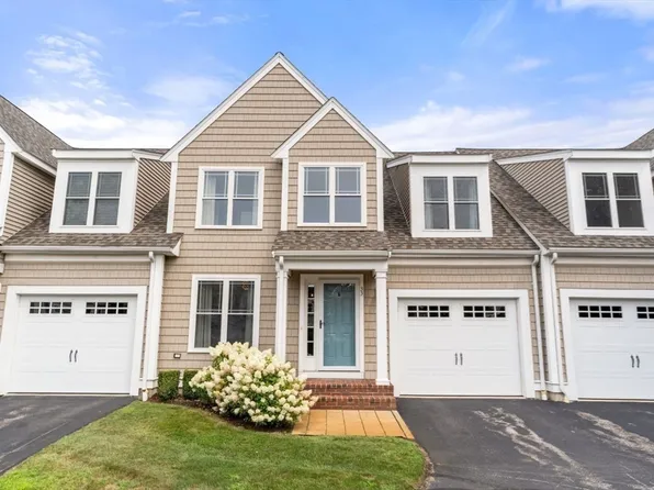 33 Barker Square Dr, Pembroke, MA 02359