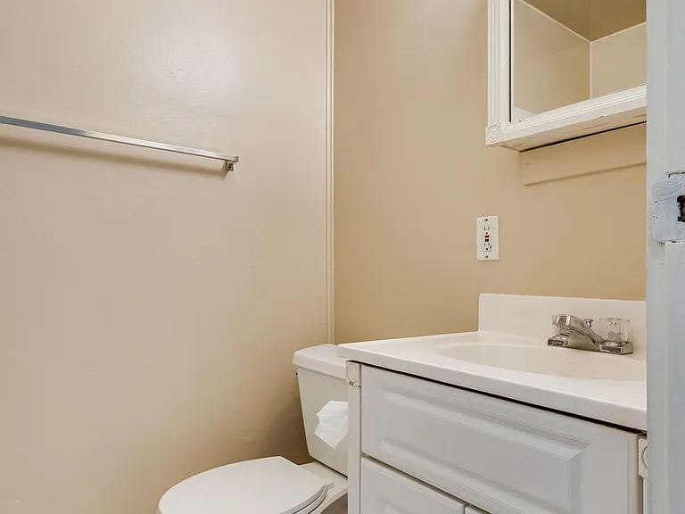 3016 El Camino Ave — Photo 9