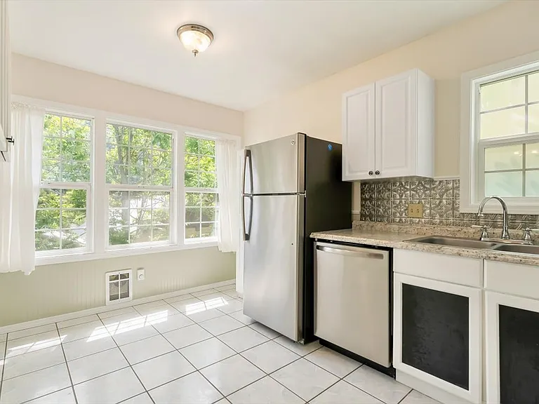Castle Ave — Photo 12