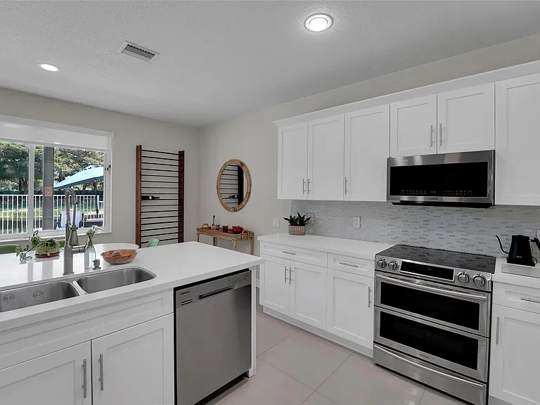 1070 Bluewood Ter — Photo 13