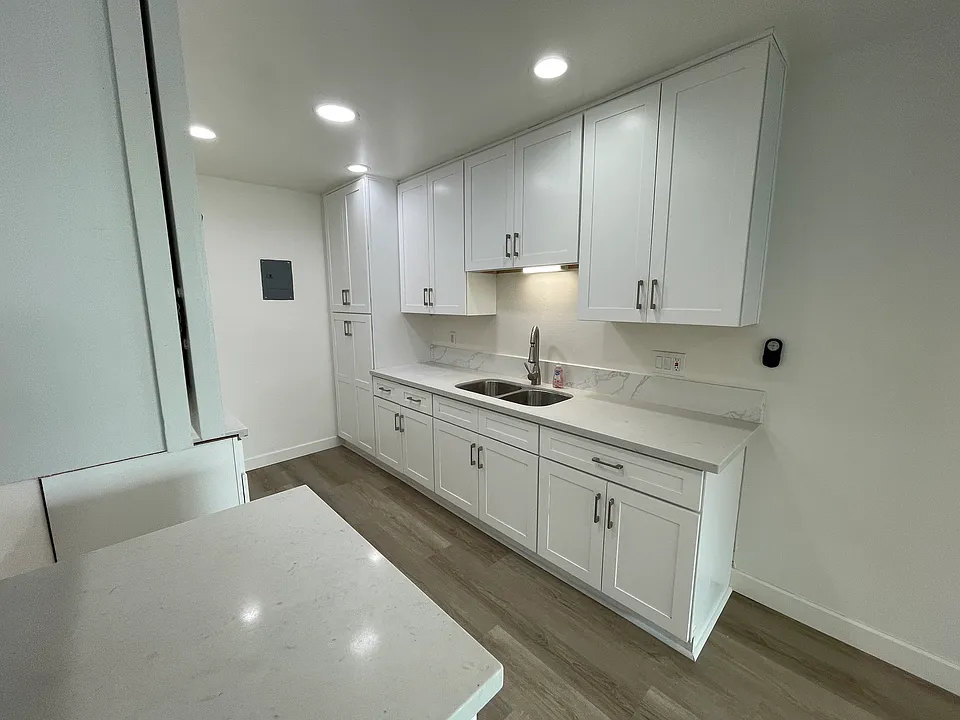 413 N Tustin Ave #C