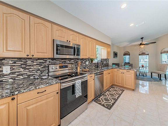 4th image of 1309 Country Trails Dr