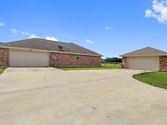 2nd image of 9929 Twin Oaks Dr