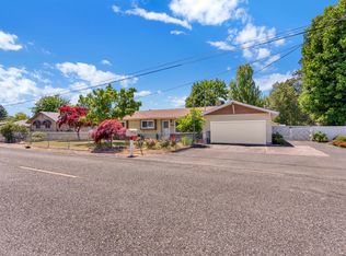 1350 Ojai Ave, Grants Pass, OR 97527