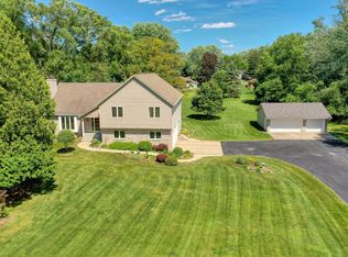 W277N1720 Lakeview Dr, Pewaukee, WI 53072