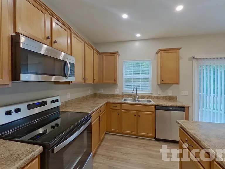 246 Bridgeport Rd — Photo 6