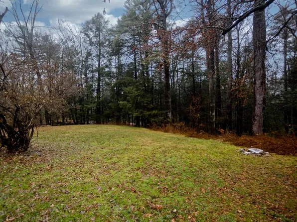 94 Amherst Rd, Pelham, MA 01002