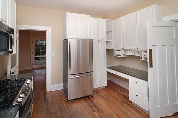 3rd image of 140 Nursery St