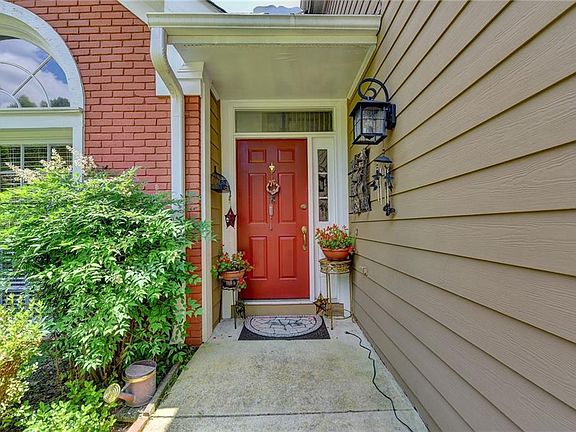 4th image of 125 River Point Ct