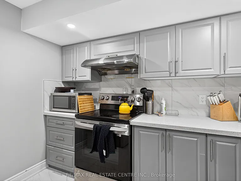 249 Hinton Ter — Photo 8