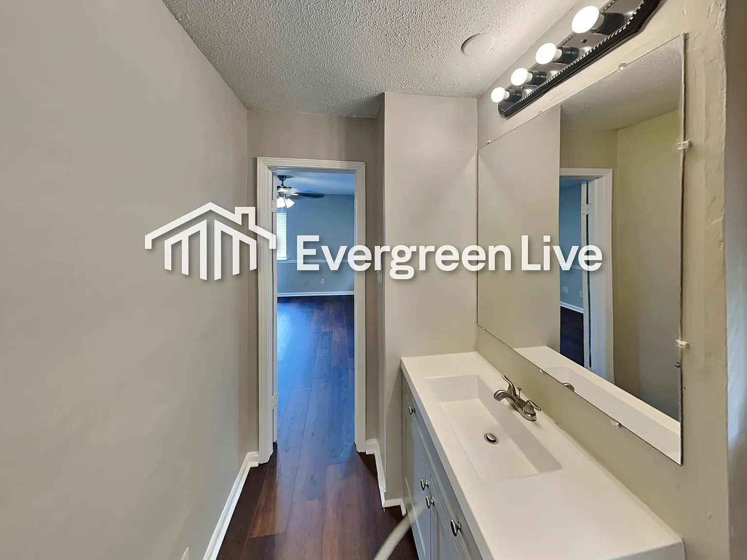 3 bed, 1.5 bath, 1202 sqft, $1,545 — Photo 3