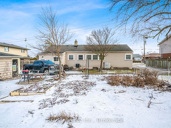 3rd image of 18 Valley Rd