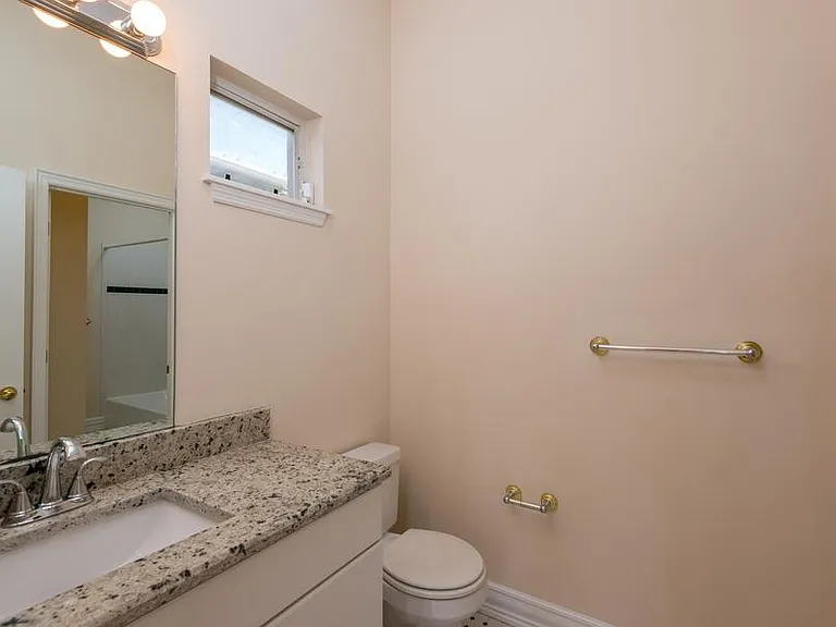 1607 Deleon St — Photo 23