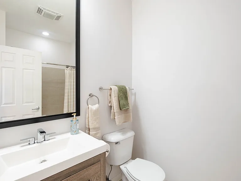 715 W Eastman St #0 — Photo 17