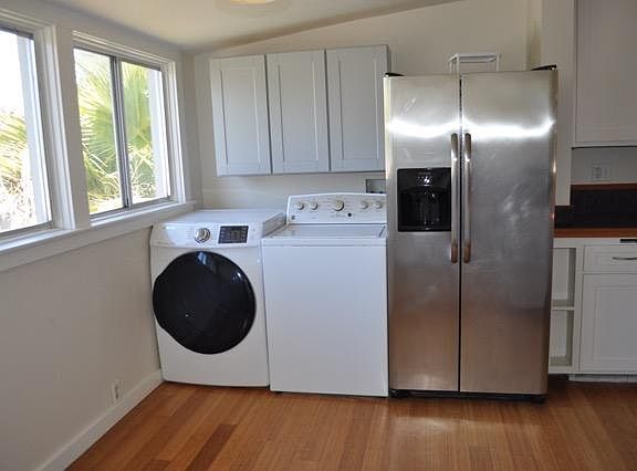 Washer/dryer conveniently located.