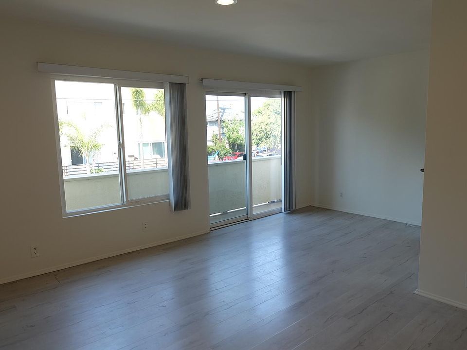1st image of 1916 Pacific Ave #2