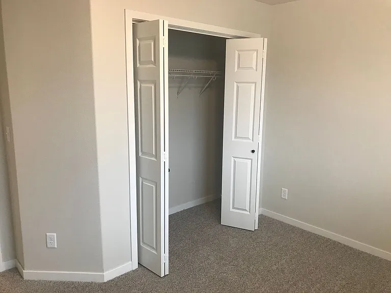 920 Albert Dr W — Photo 7