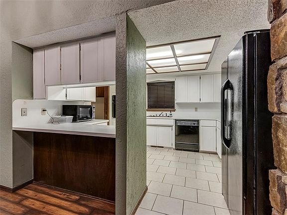 5th image of 605 Park Dr