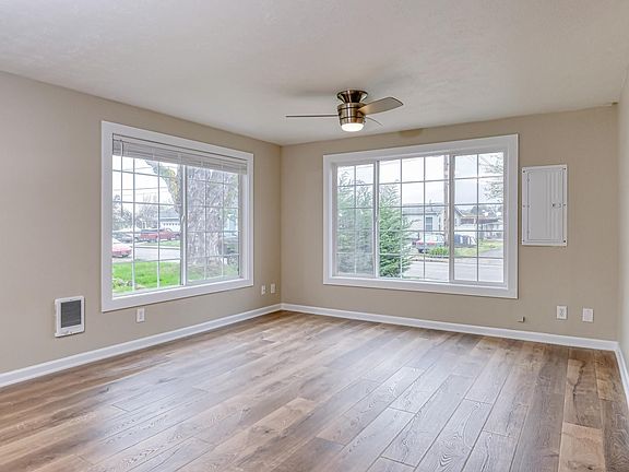 5th image of 3030 Evergreen Ave NE