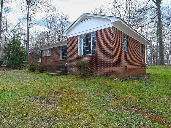 4th image of 945 Dan Valley Rd