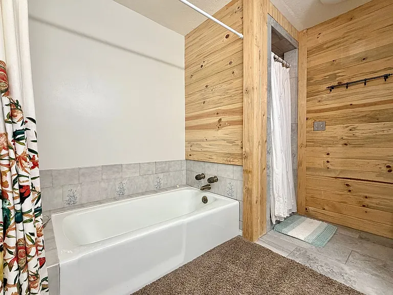 8758 S Oakwood Park Cir — Photo 15