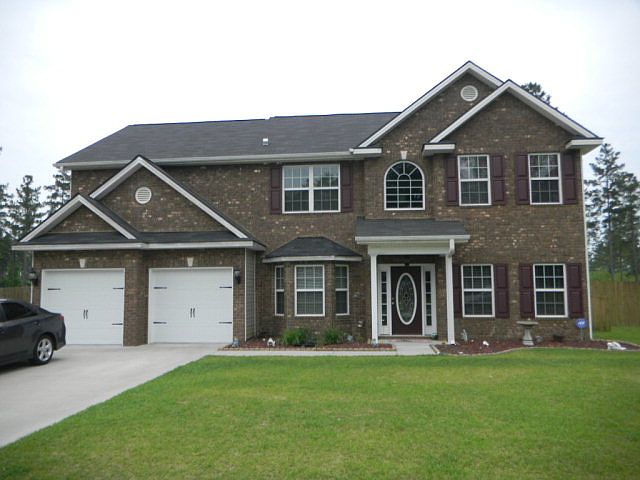 1st image of 104 NE Canterbury Dr