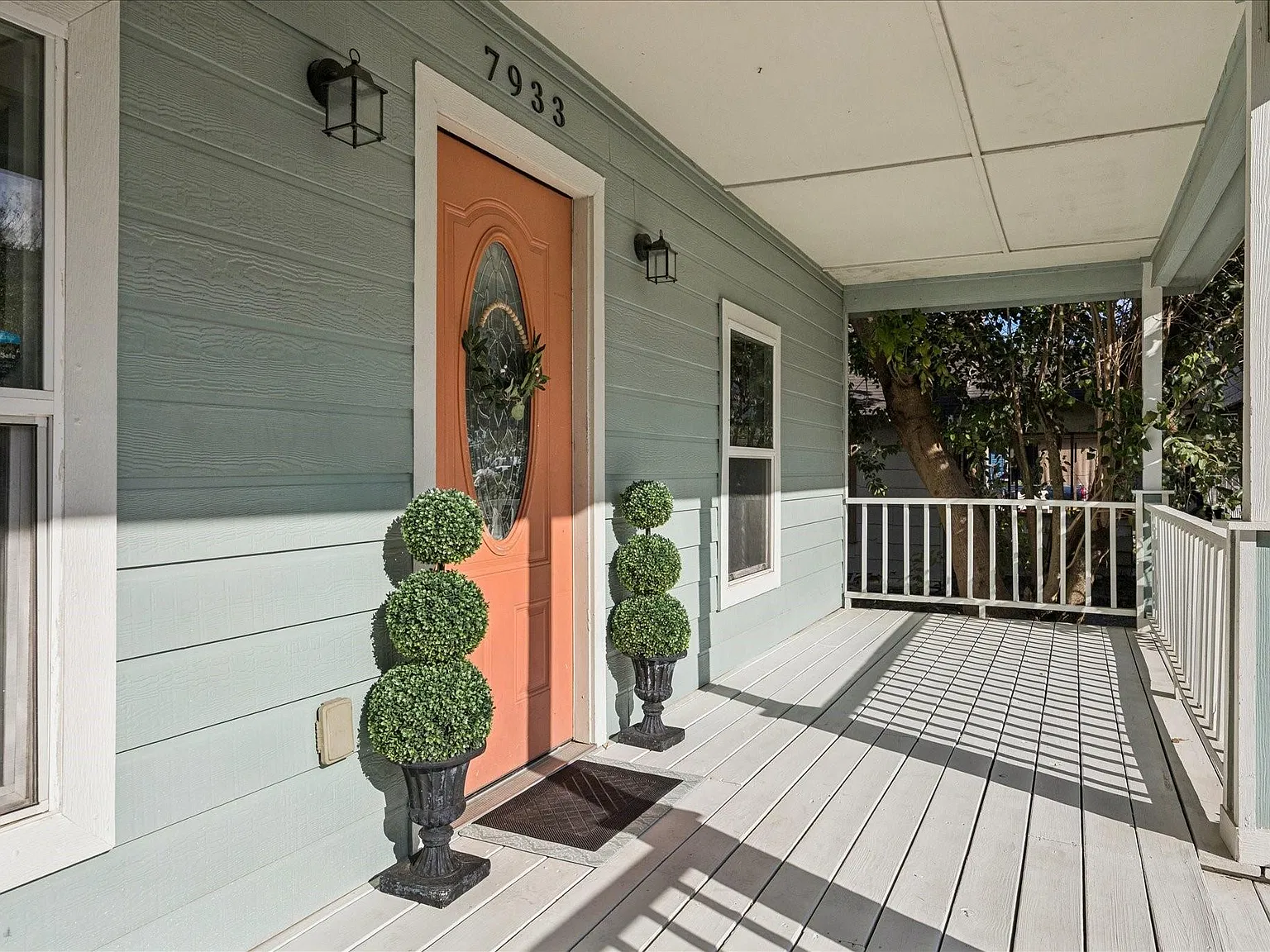 3 bed, 1.0 bath, 1264 sqft, $1,600 — Photo 3