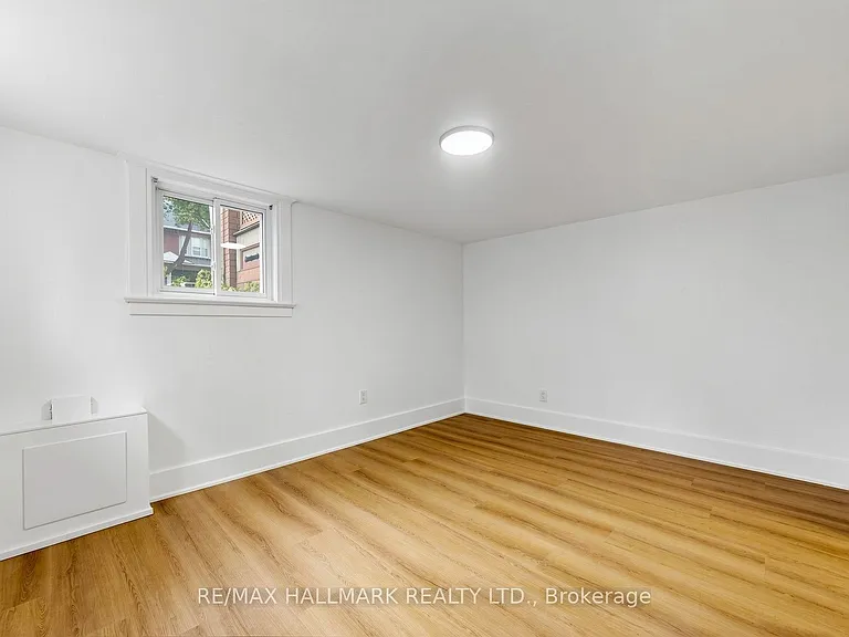 57 Humberside Ave #LOWER LEVEL — Photo 4