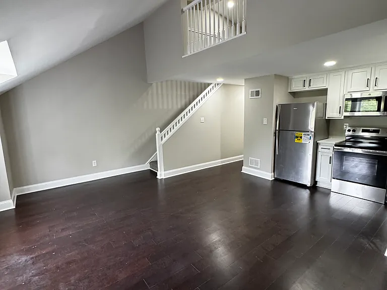 812 N Adams St #3 — Photo 4
