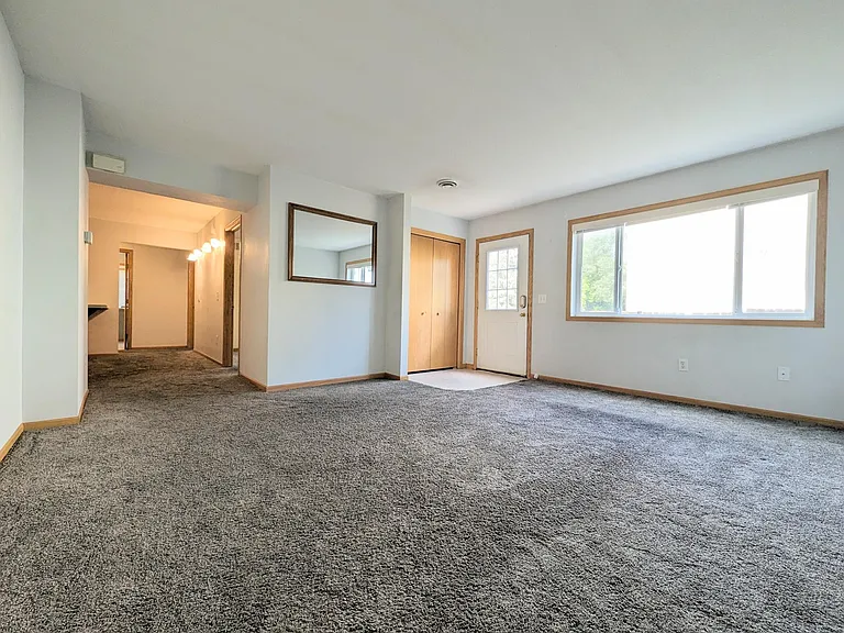 1140 Greenvale Ave W #C — Photo 1