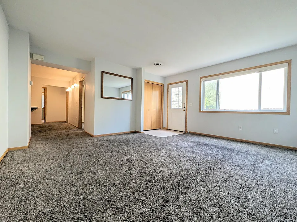 1140 Greenvale Ave W #C