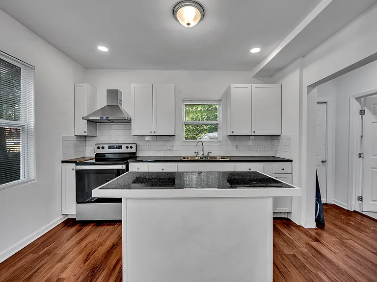 2348 Court R — Photo 16