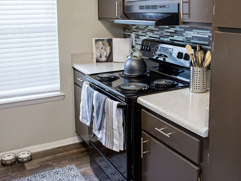 Brooks Crossing Apartments — Photo 9