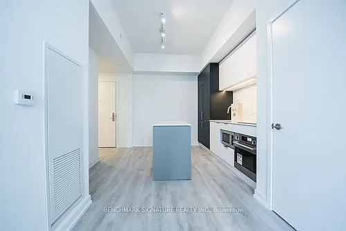 33 Helendale Ave Photo 1