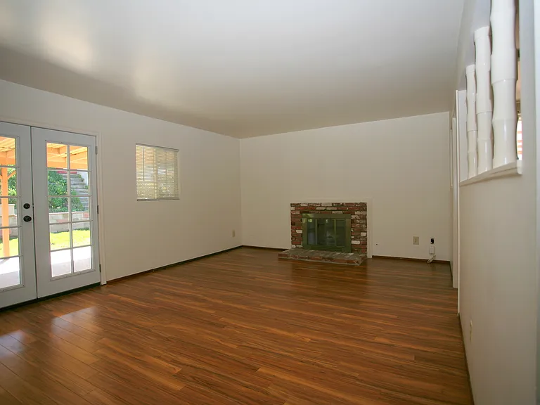 831 David Dr — Photo 3