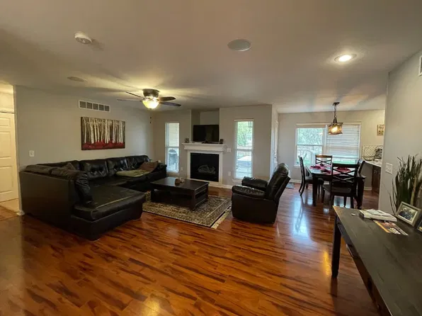 4440 Periwinkle Dr, Manhattan, KS 66502