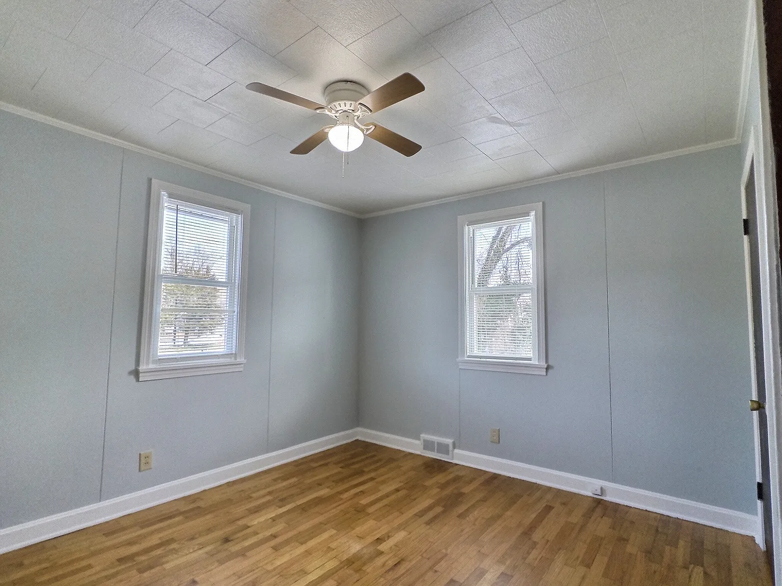 3 bed, 988 sqft, $1,350 — Photo 3