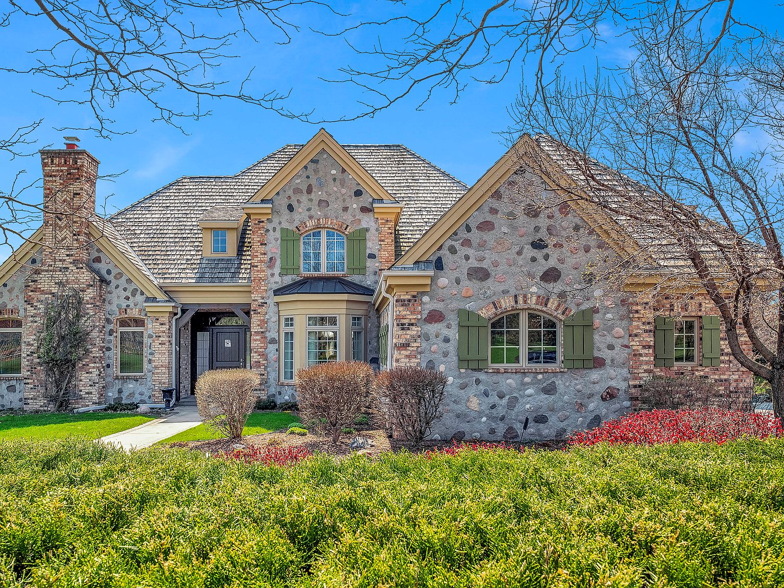 8905 N Upper River Ct, River Hills, WI 53217 | Zillow