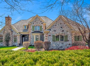 8905 N Upper River Ct, River Hills, WI 53217