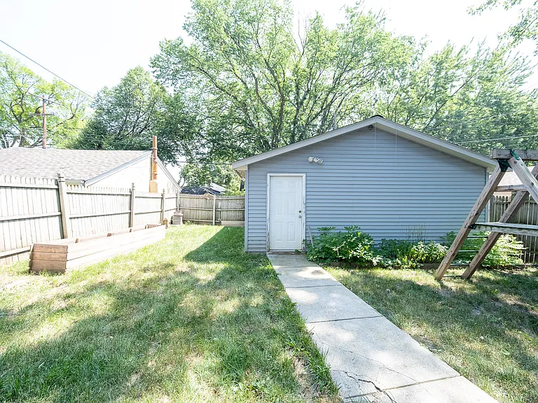 2654 Vincent Ave N — Photo 32