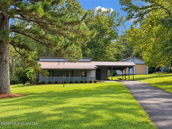 621 N Brooks Ave, Pelahatchie, MS 39145