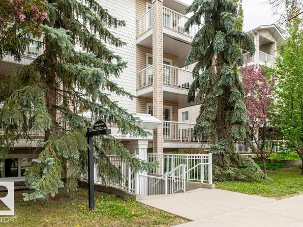 10528 77th Ave NW #303, Edmonton, AB T6E 1N1