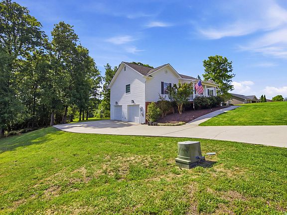 3rd image of 248 Farmway Dr SE