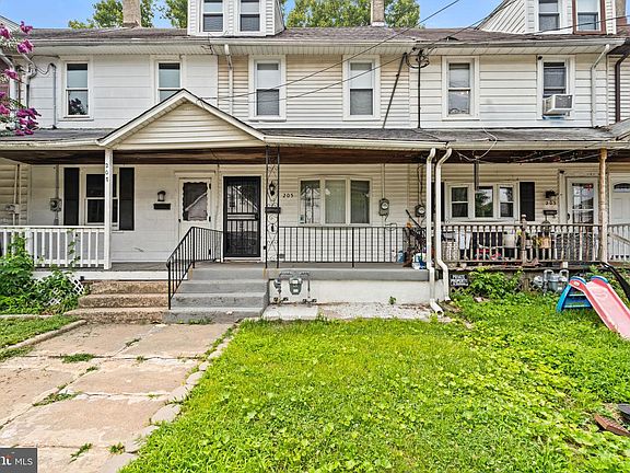 3rd image of 205 Willow St