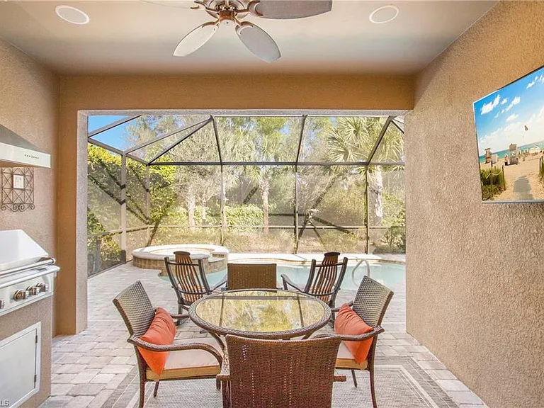 7674 Jacaranda Ln — Photo 18