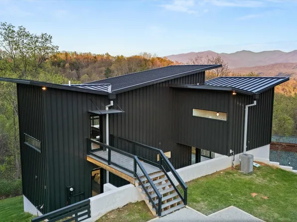 915 Smoky Ct, Gatlinburg, TN 37738