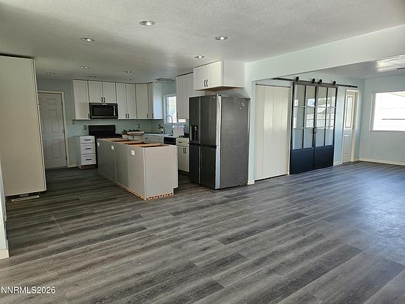 4th image of 215 Ruby St