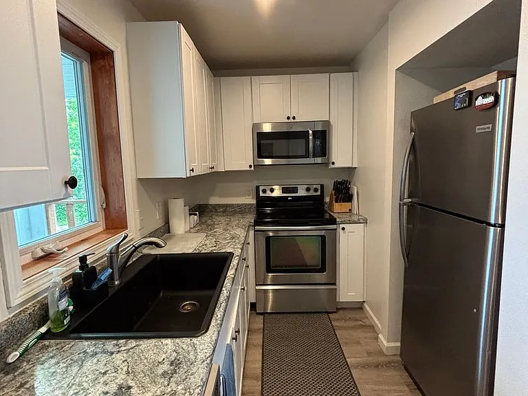 2803 Wilson St — Photo 3