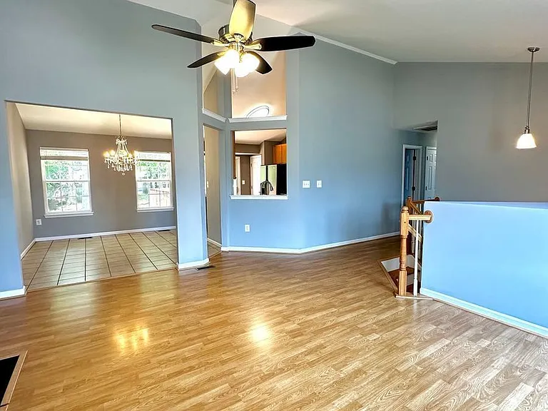8 Scarborough Ct — Photo 3