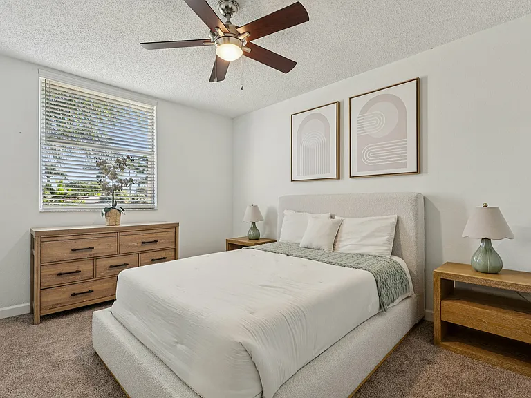 Waterford Point Apartments — Photo 54
